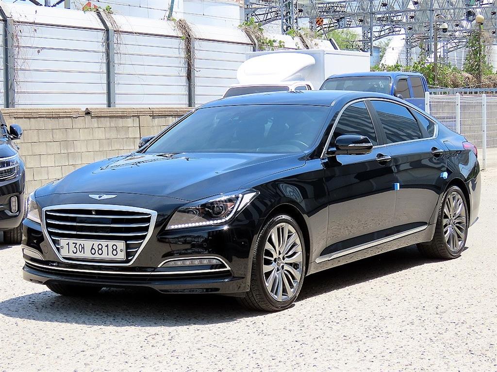 HYUNDAI Genesis - Vista 2
