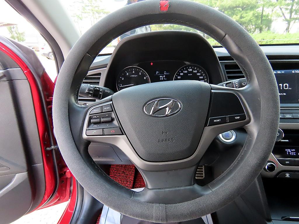 HYUNDAI Avante - Vista 8