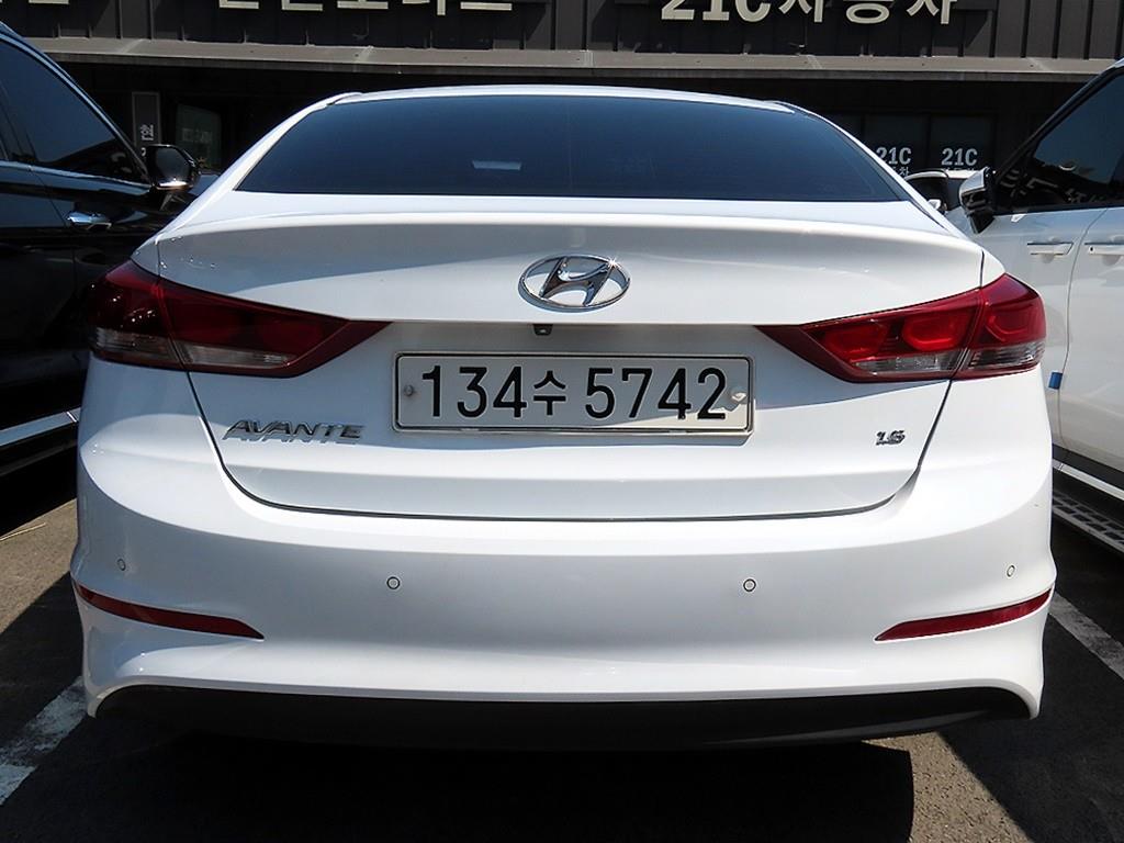 HYUNDAI Avante - Vista 4