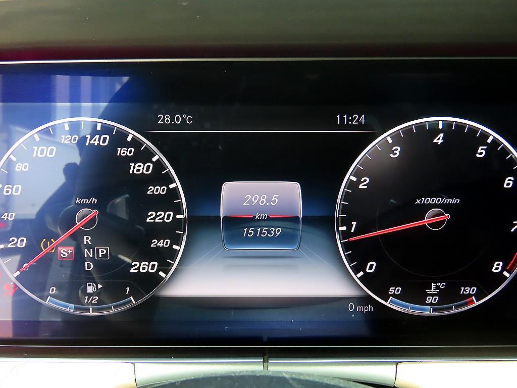 Mercedes Benz E class - Vista 9