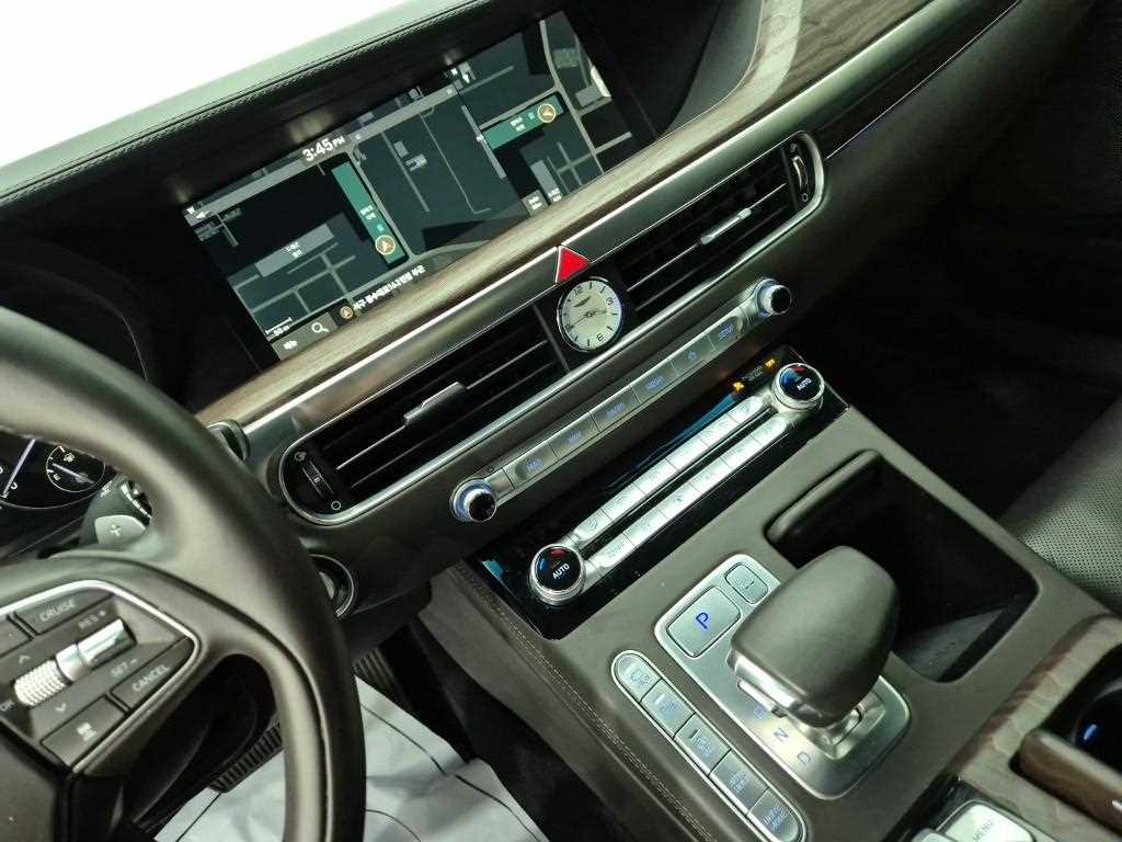 Genesis G90 - Vista 10