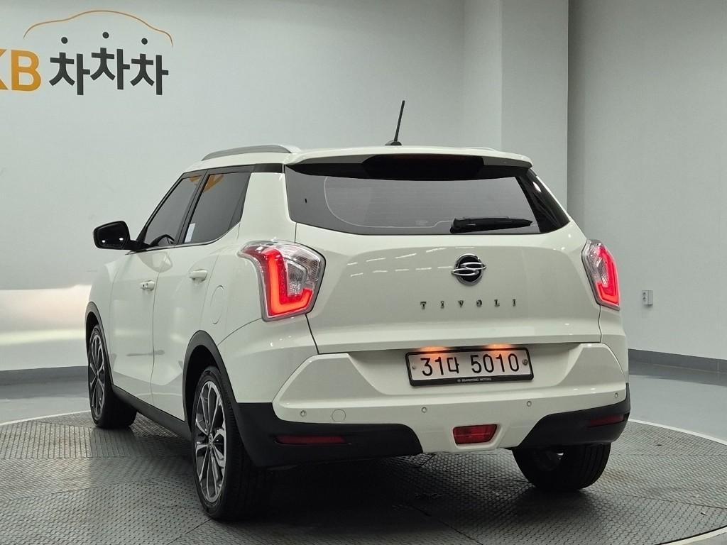 Ssangyong Tivoli - Vista 4