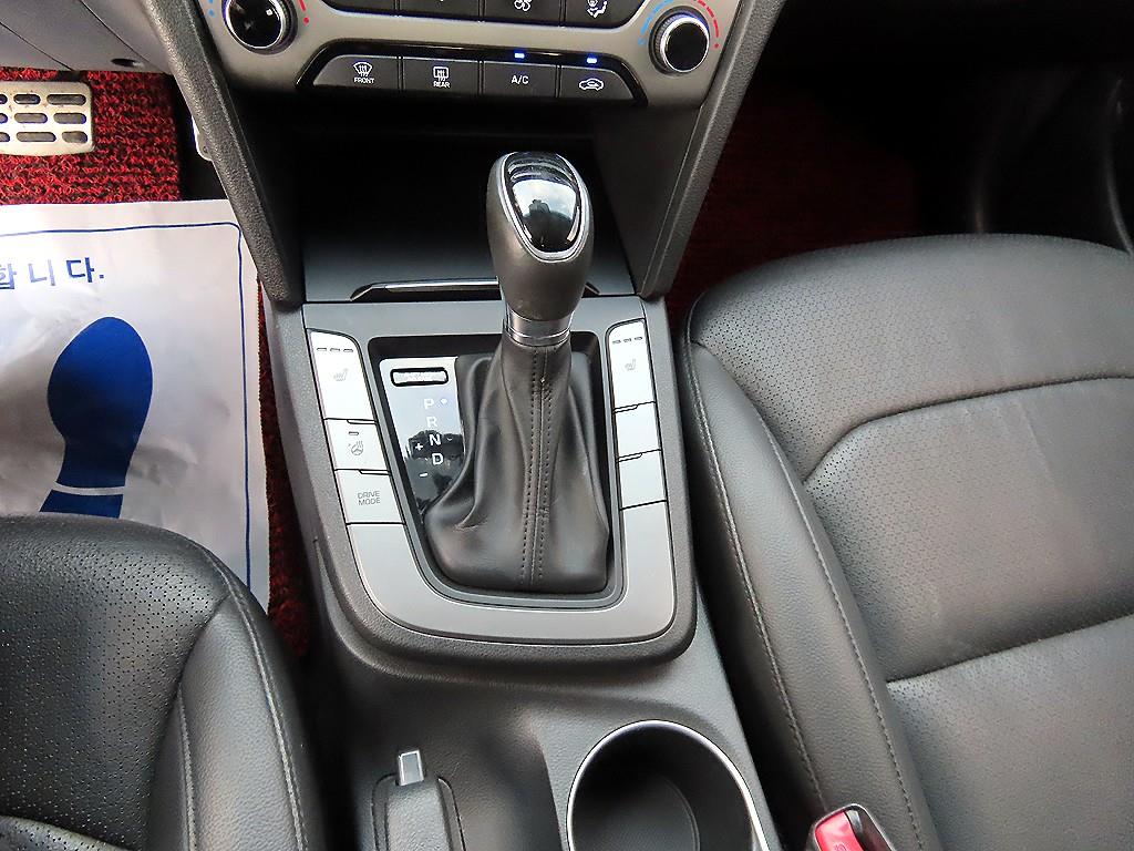 HYUNDAI Avante - Vista 10