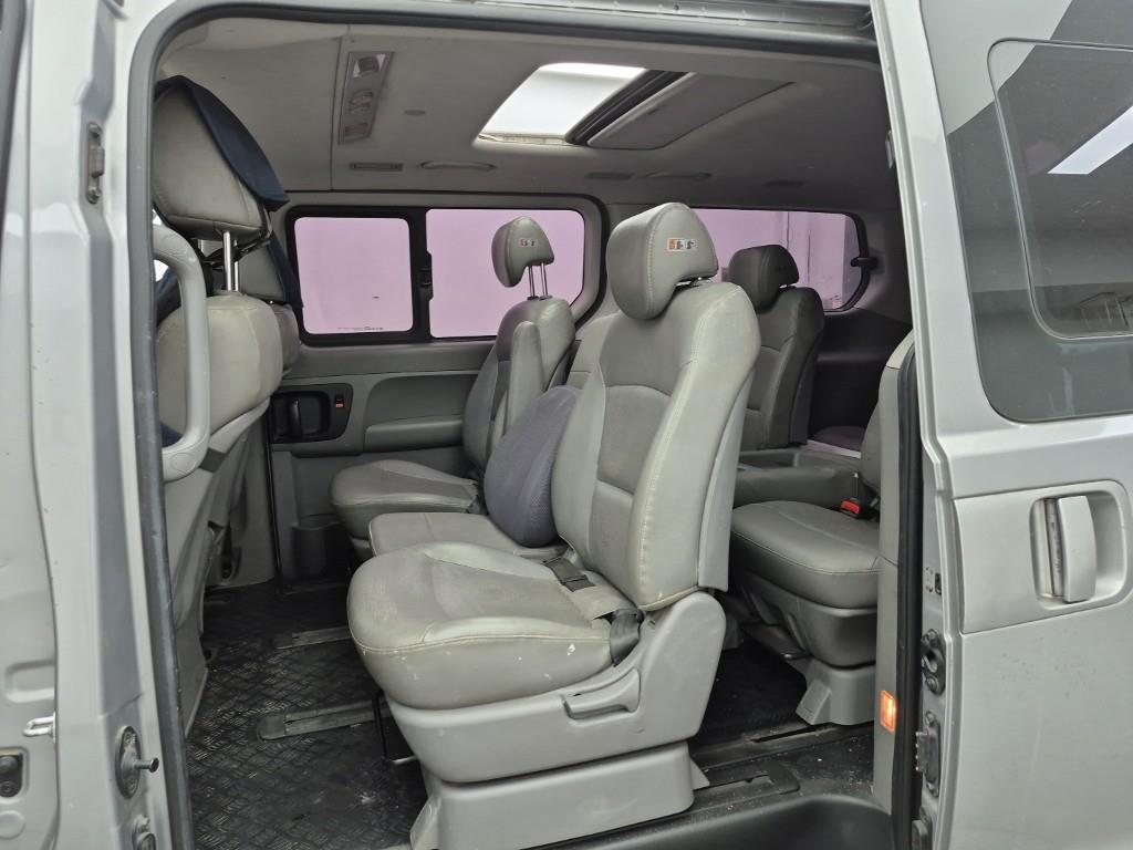 HYUNDAI Starex - Vista 12