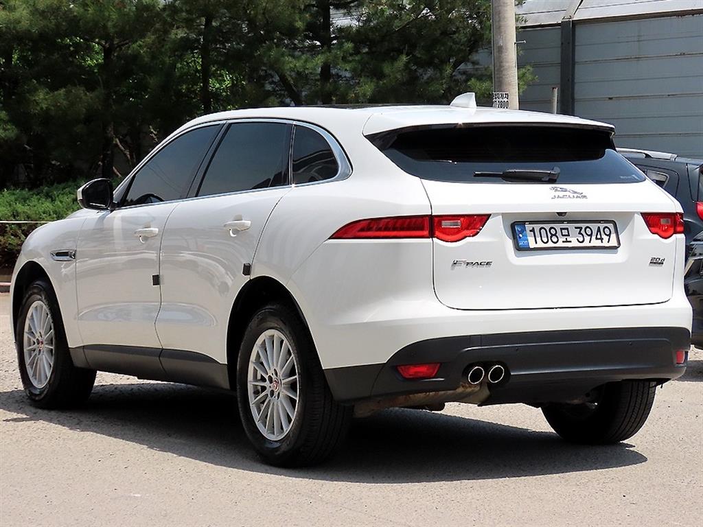 Jaguar F-PACE - Vista 3