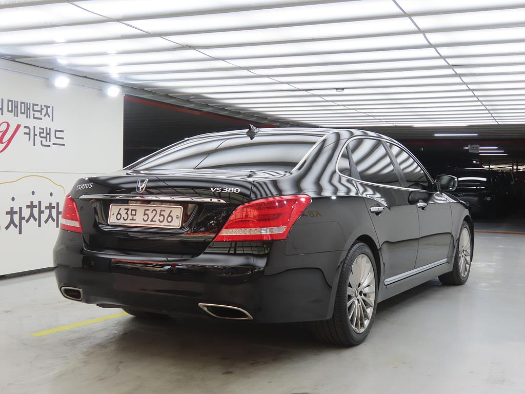 HYUNDAI Equus - Vista 4