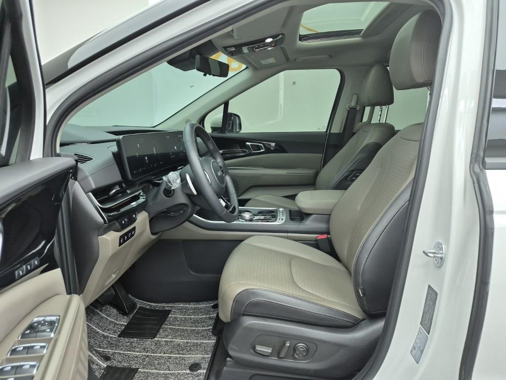 KIA Carnival - Vista 11