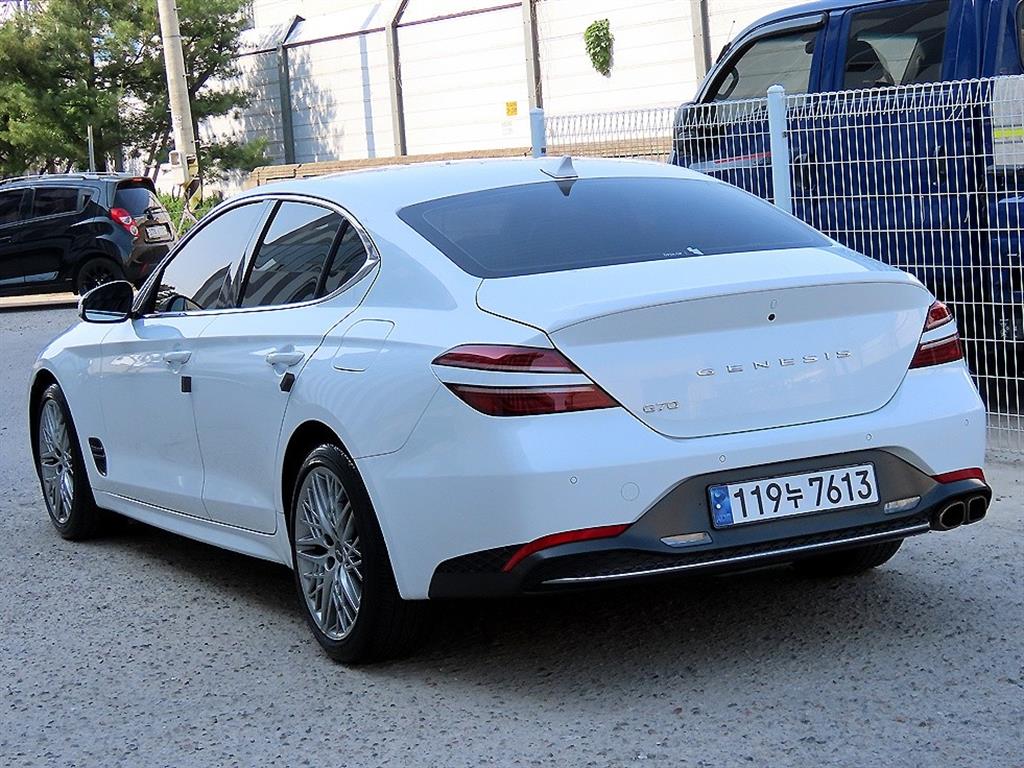 Genesis G70 - Vista 3