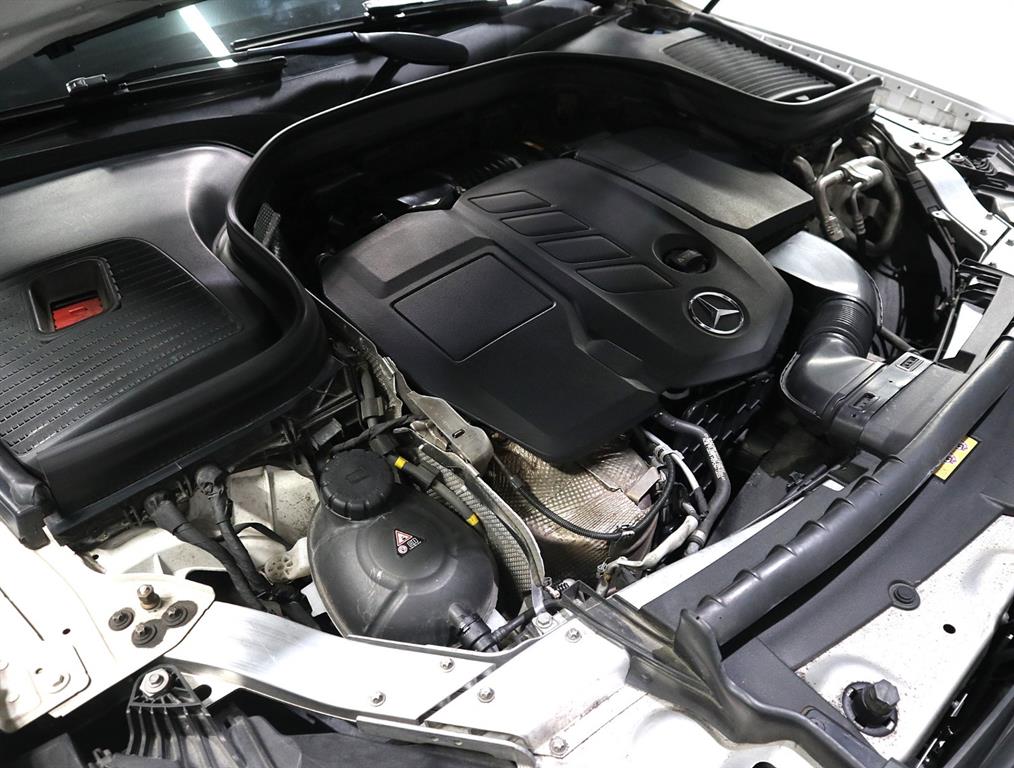 Mercedes Benz GLC Class - Vista 6