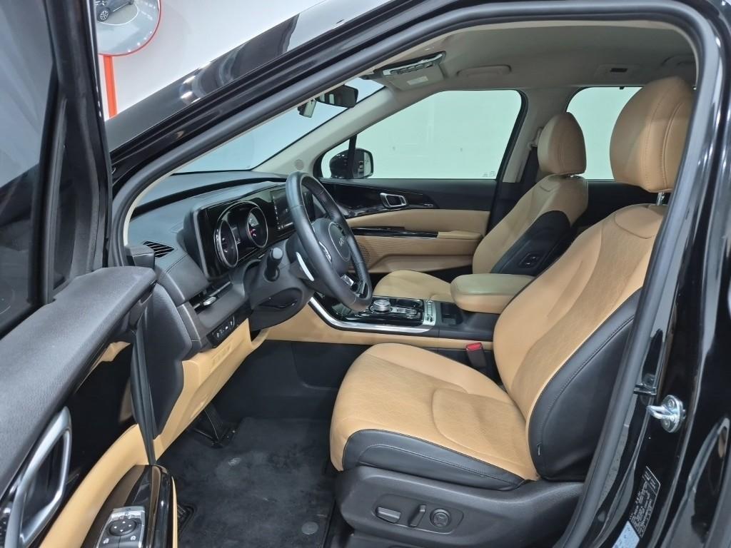 KIA Carnival - Vista 11