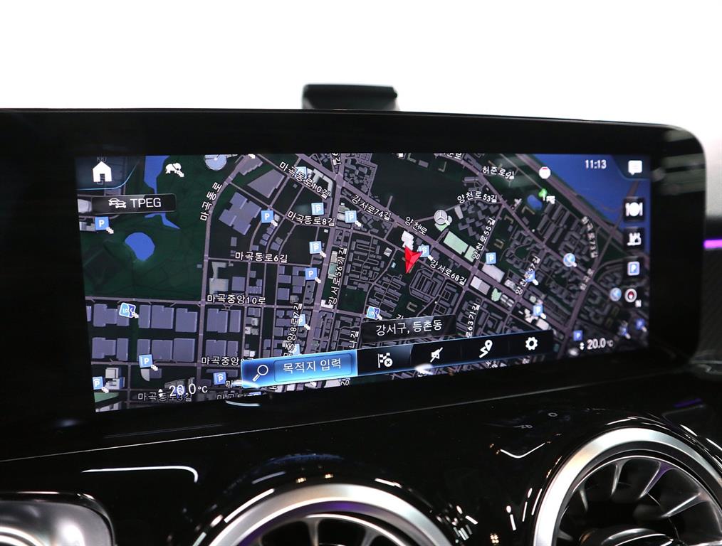 Mercedes Benz GLB Class - Vista 12