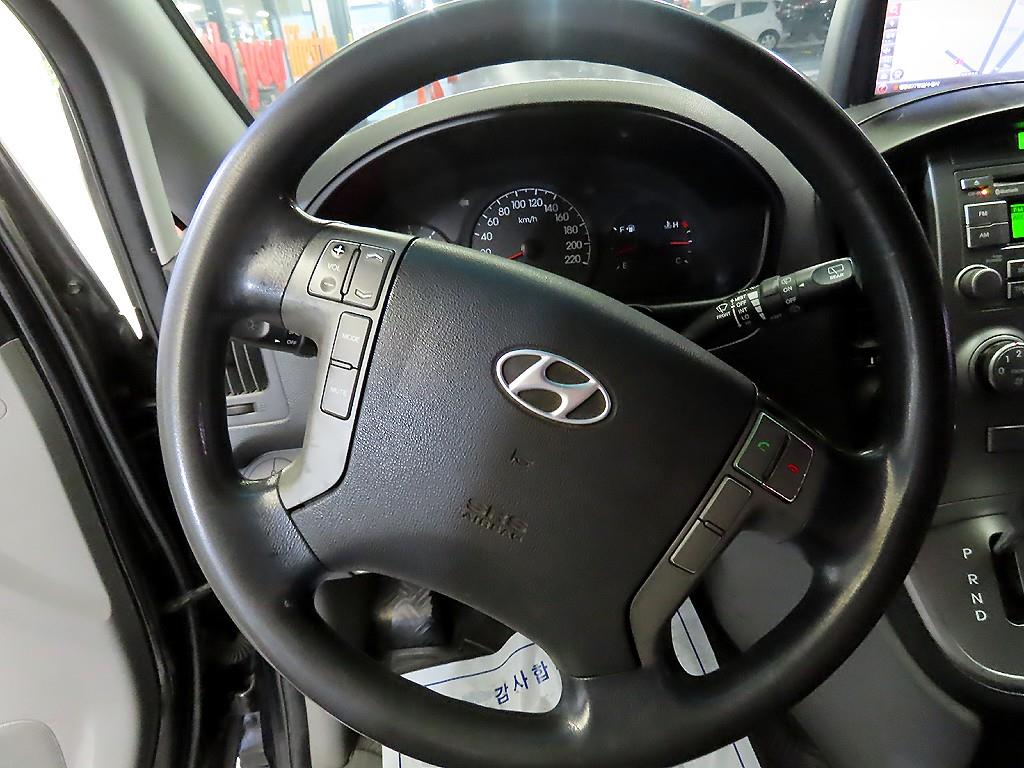 HYUNDAI Starex - Vista 8