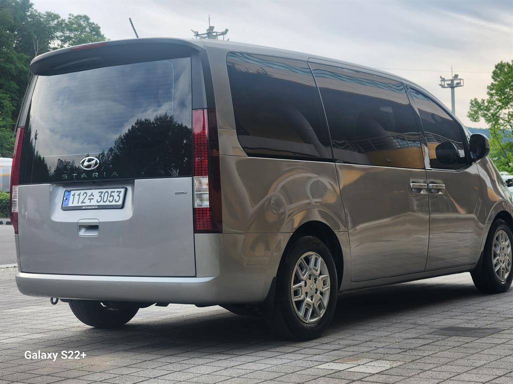 HYUNDAI Staria - Vista 2