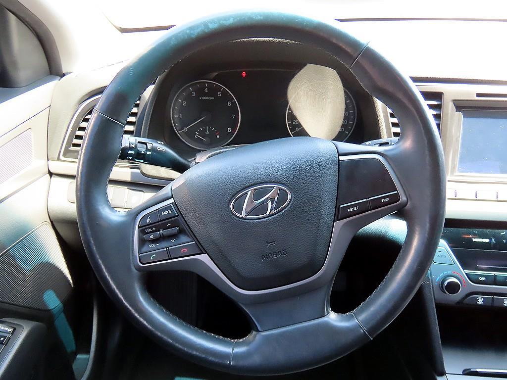 HYUNDAI Avante - Vista 7