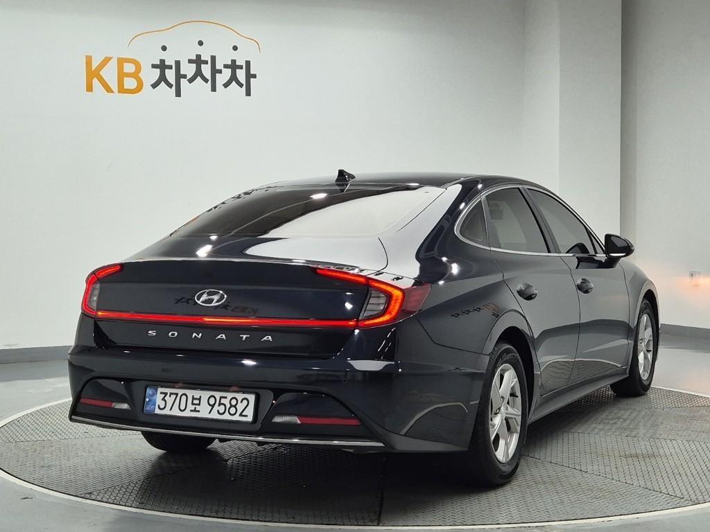 HYUNDAI Sonata - Vista 3