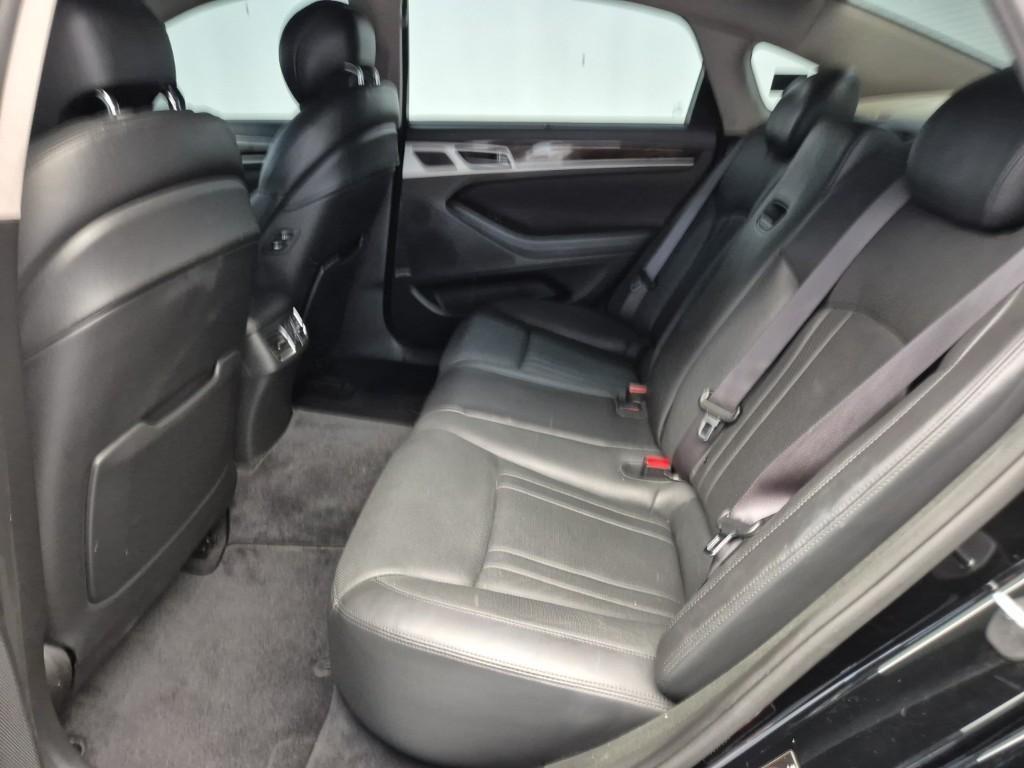 HYUNDAI Genesis - Vista 12