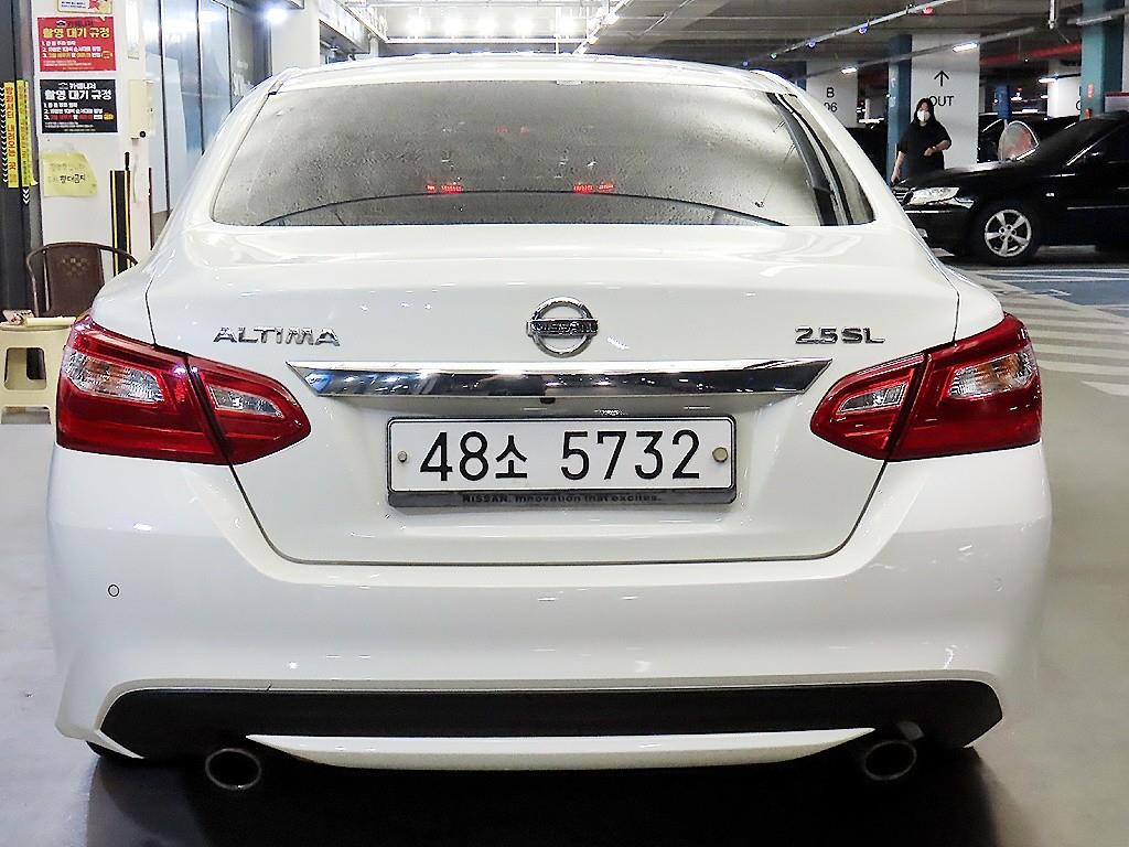 Nissan Altima - Vista 5