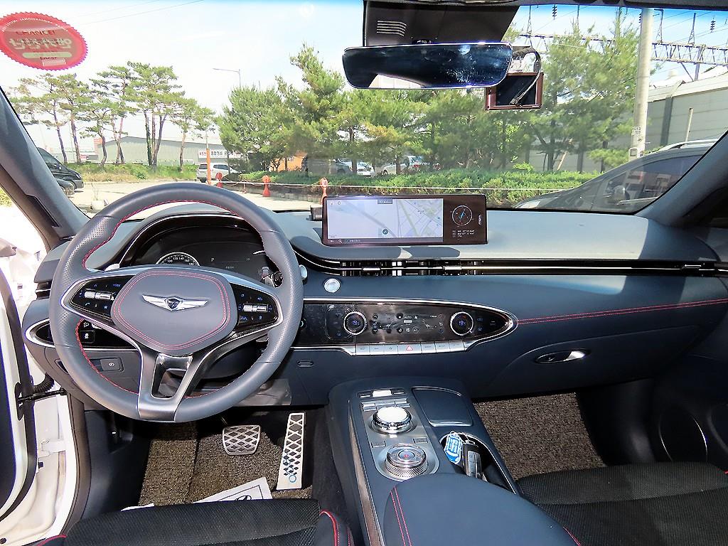 Genesis GV70 - Vista 7