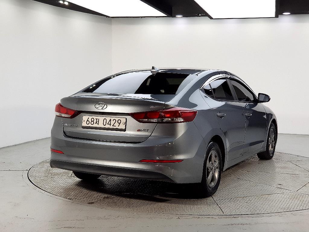 HYUNDAI Avante - Vista 4