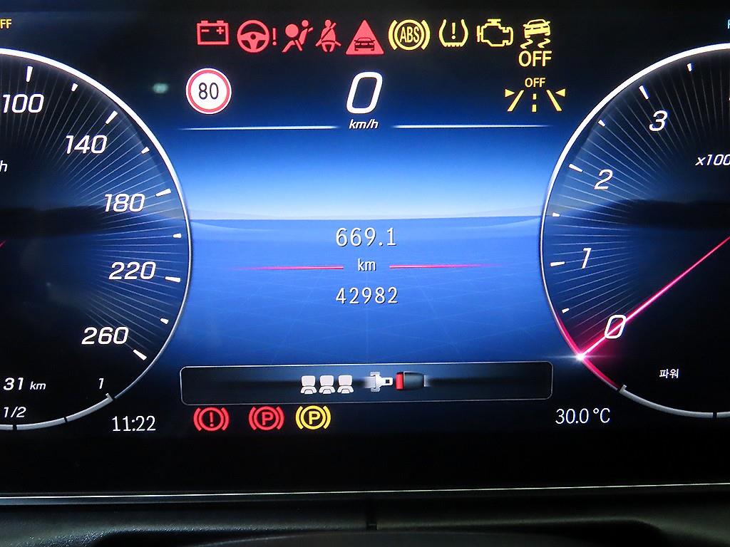 Mercedes Benz C Class - Vista 9