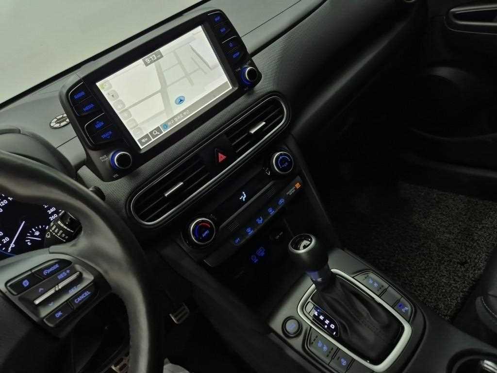 HYUNDAI Kona - Vista 10