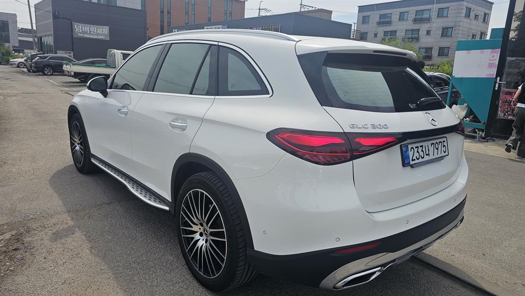 Mercedes Benz GLC Class - Vista 8