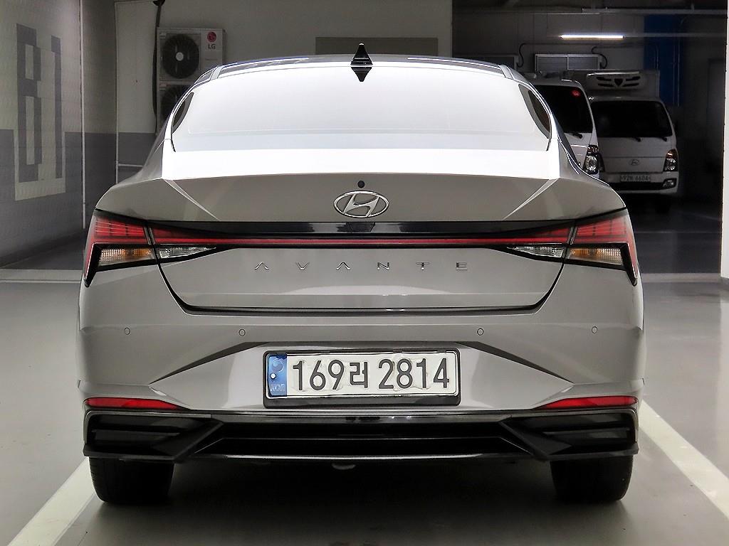 HYUNDAI Avante - Vista 3