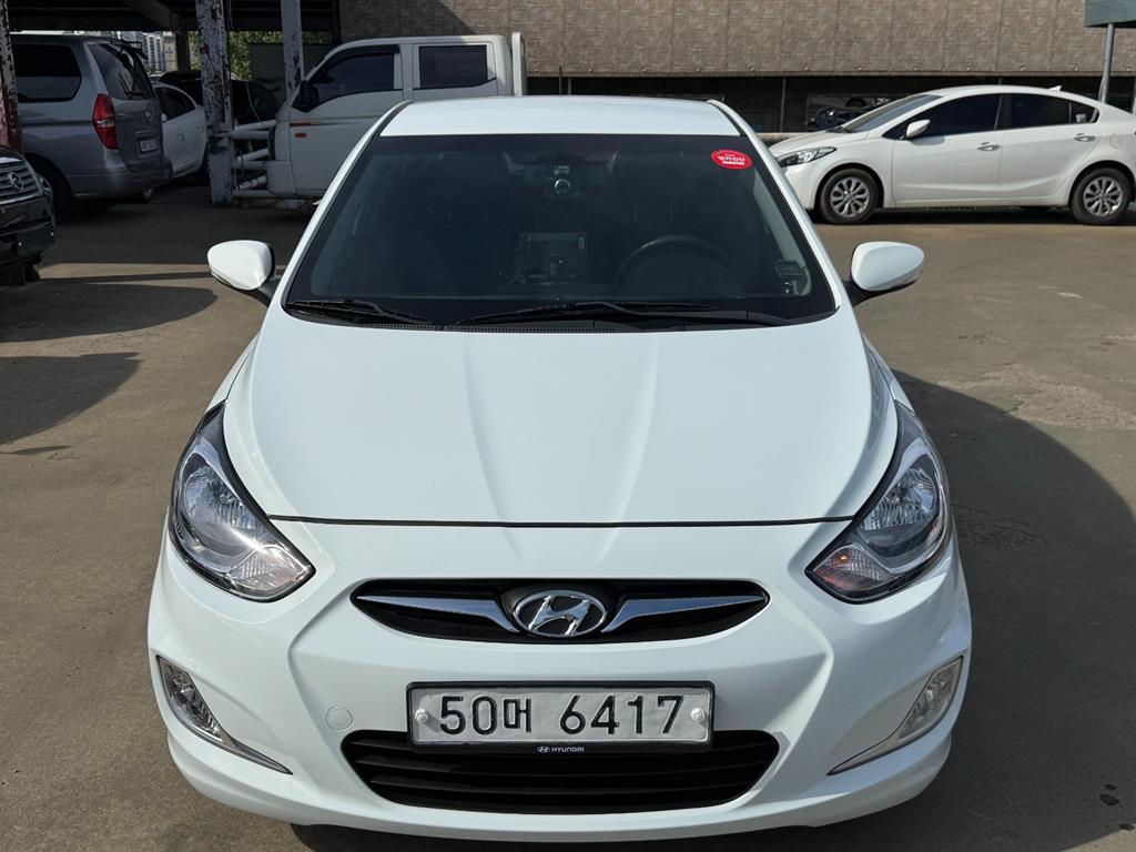 HYUNDAI Accent 2013 Blanco - Importación desde Corea - HF Imports Iquique - Foto 1