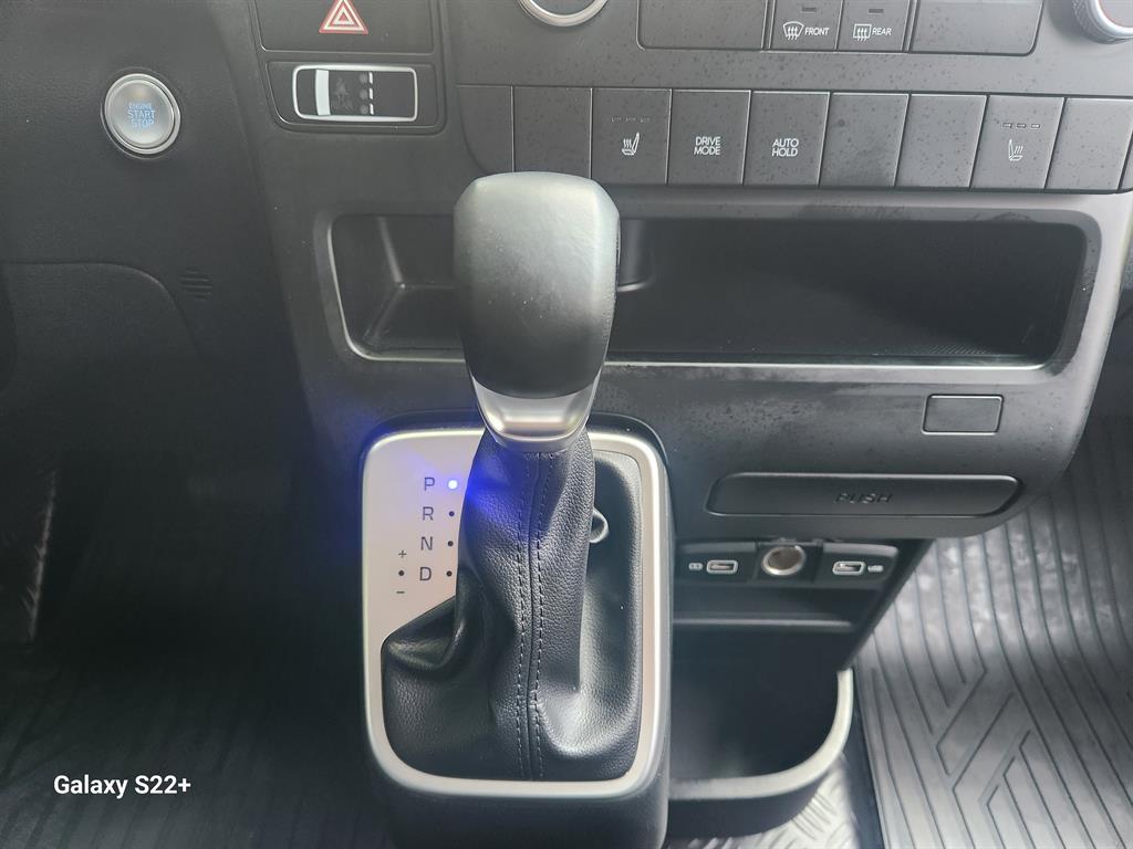 HYUNDAI Staria - Vista 11