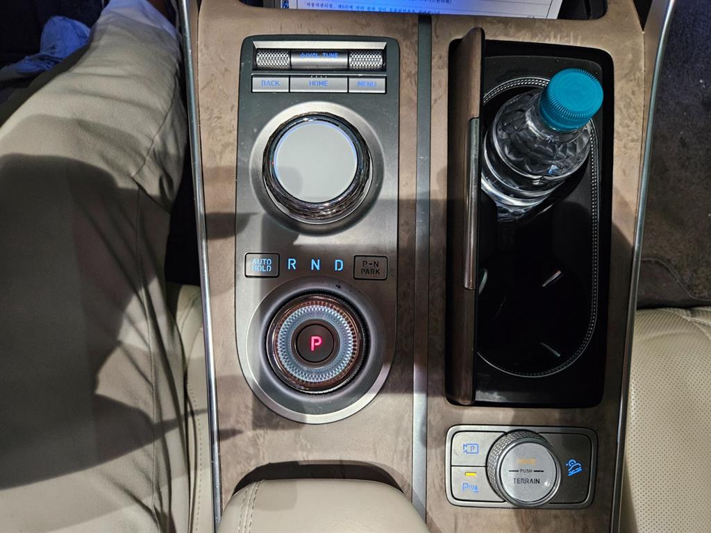 Genesis GV80 2023 Blanco - Importación desde Corea - HF Imports Iquique - Foto 16