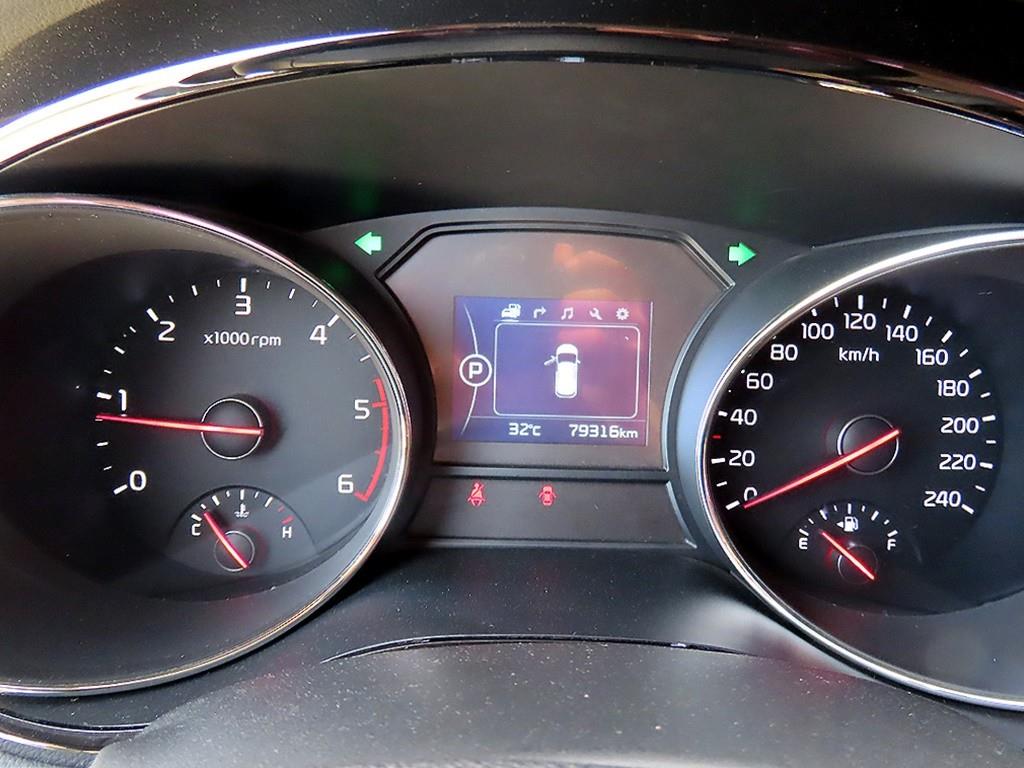 KIA Carnival - Vista 9