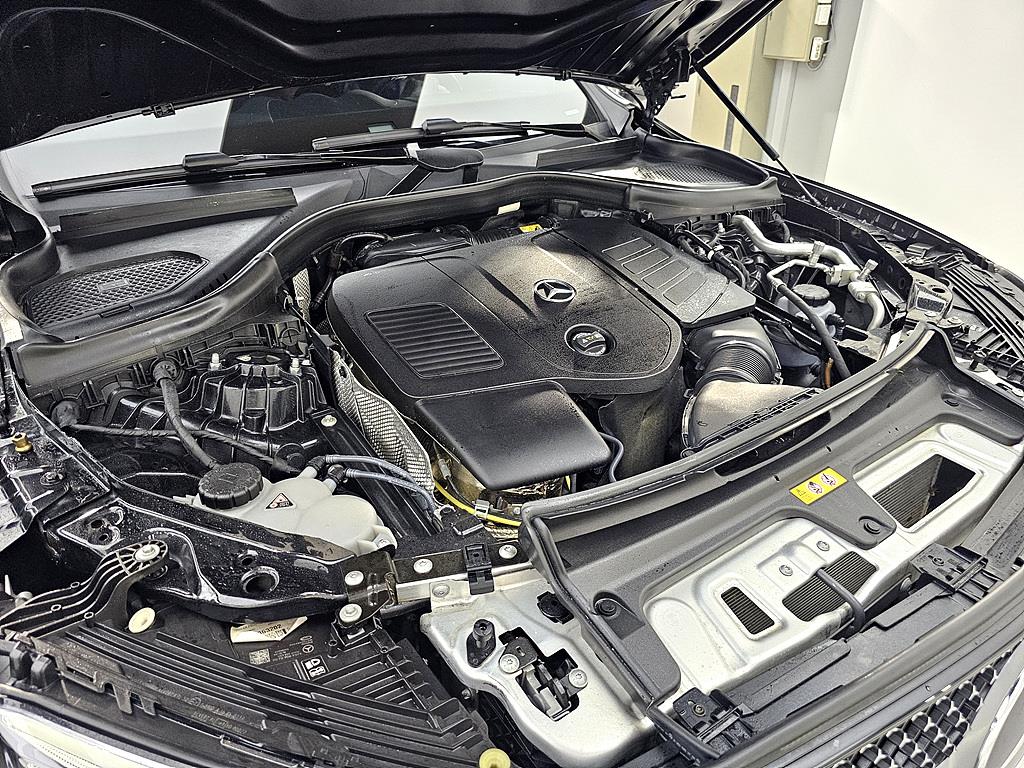 Mercedes Benz GLC Class - Vista 6