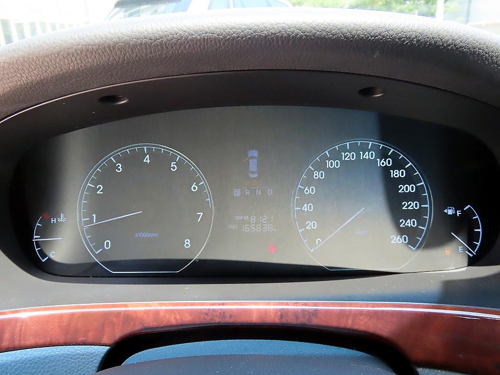 HYUNDAI Equus - Vista 9