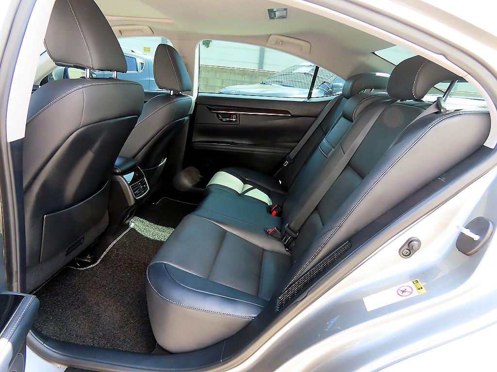 Lexus ES - Vista 6
