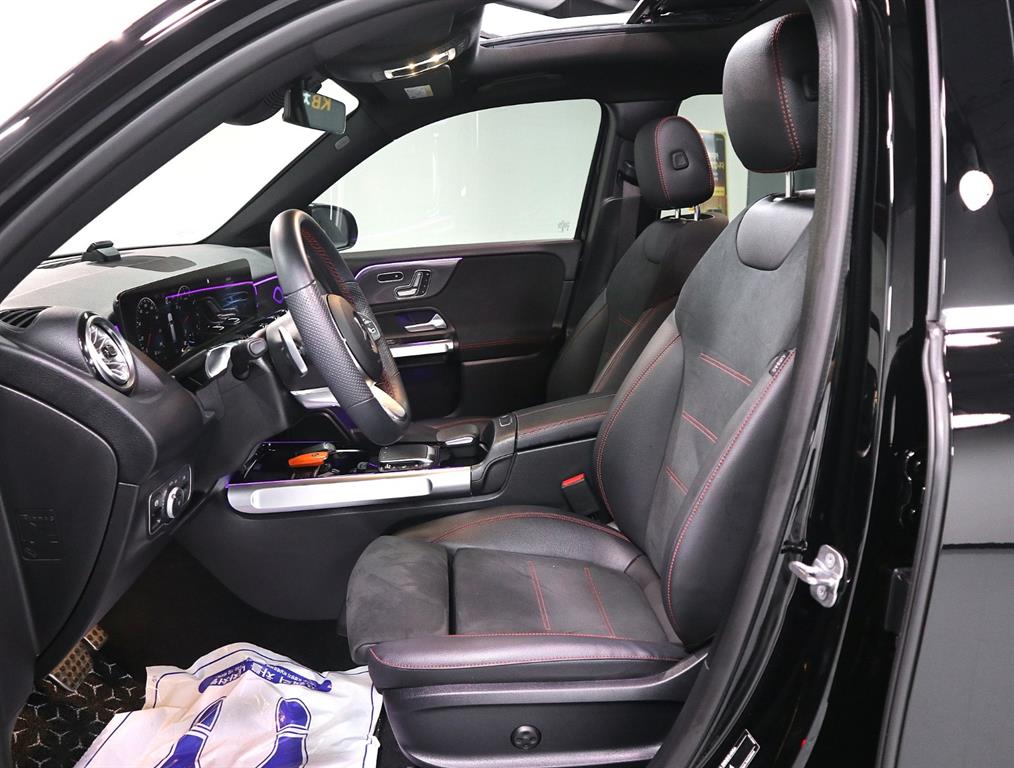 Mercedes Benz GLB Class - Vista 9