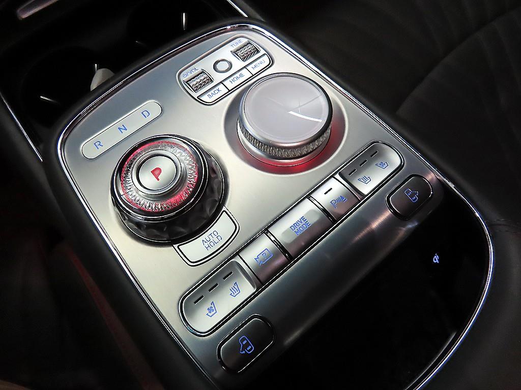 Genesis G90 - Vista 12