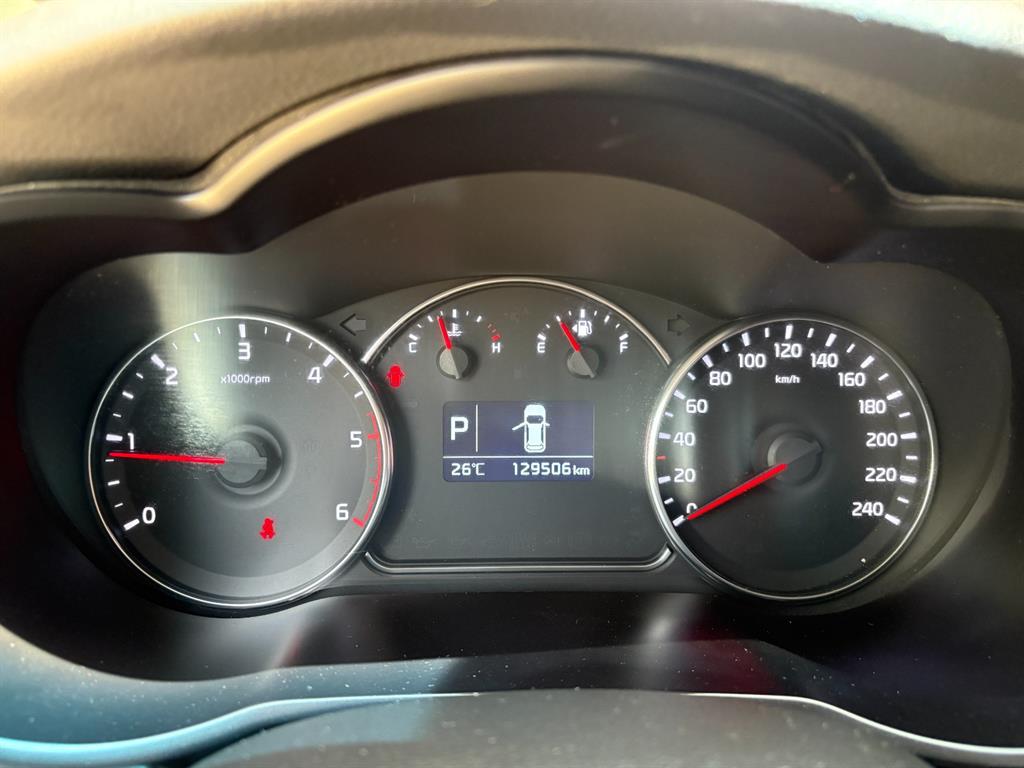 KIA Carens - Vista 6