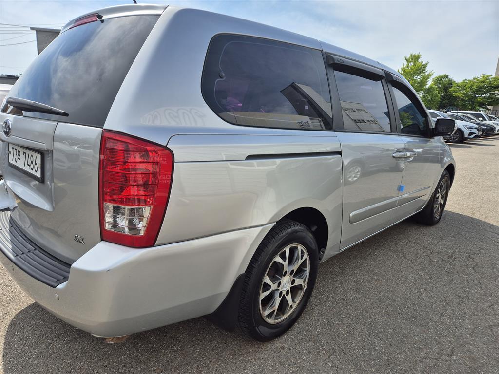 KIA Carnival - Vista 6