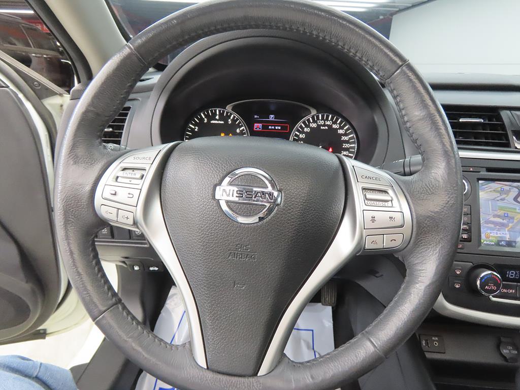 Nissan Altima - Vista 8