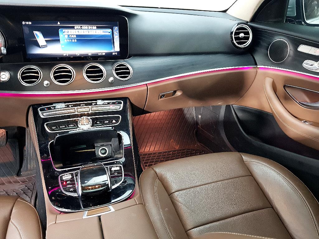 Mercedes Benz E class - Vista 9