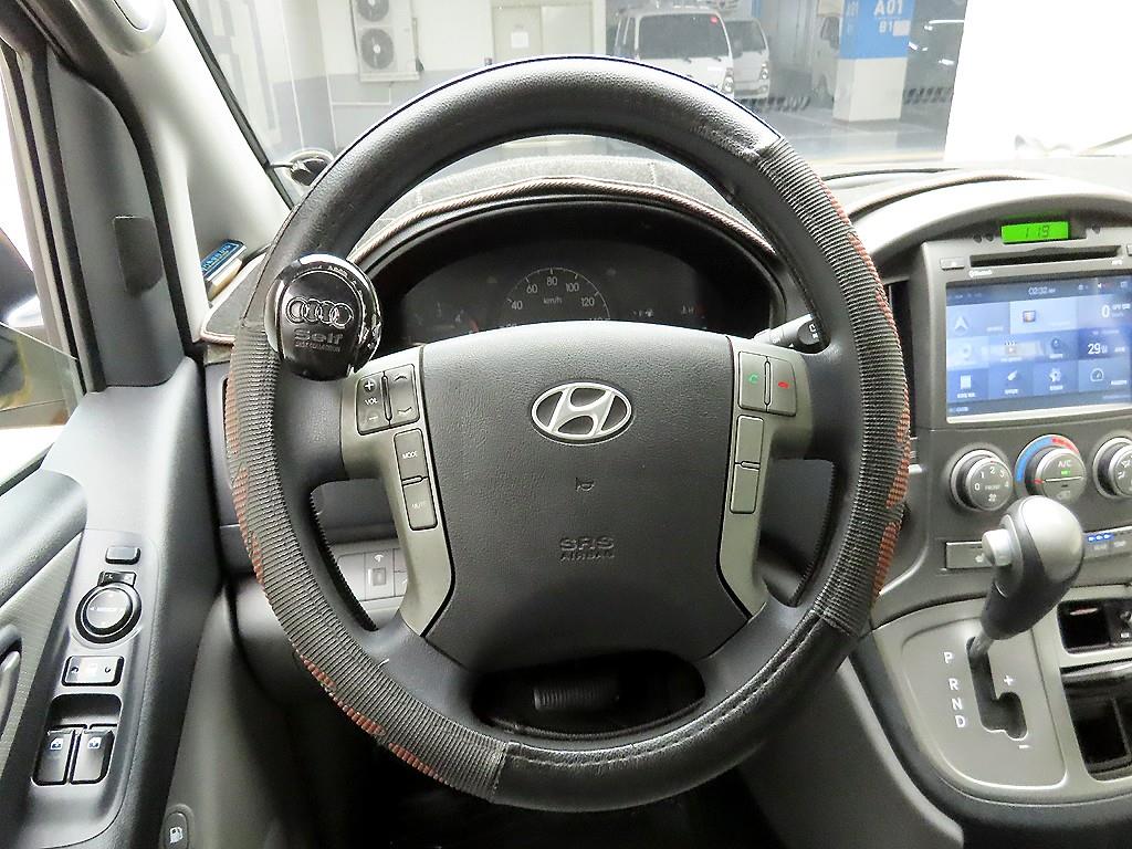 HYUNDAI Starex - Vista 7