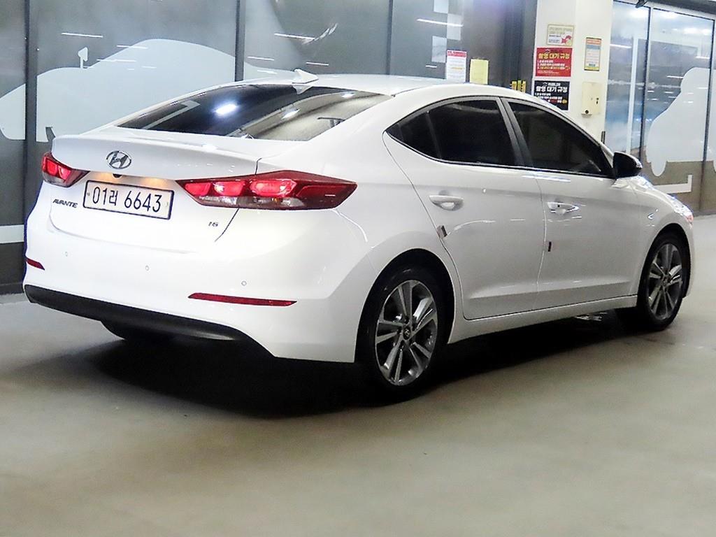 HYUNDAI Avante - Vista 4