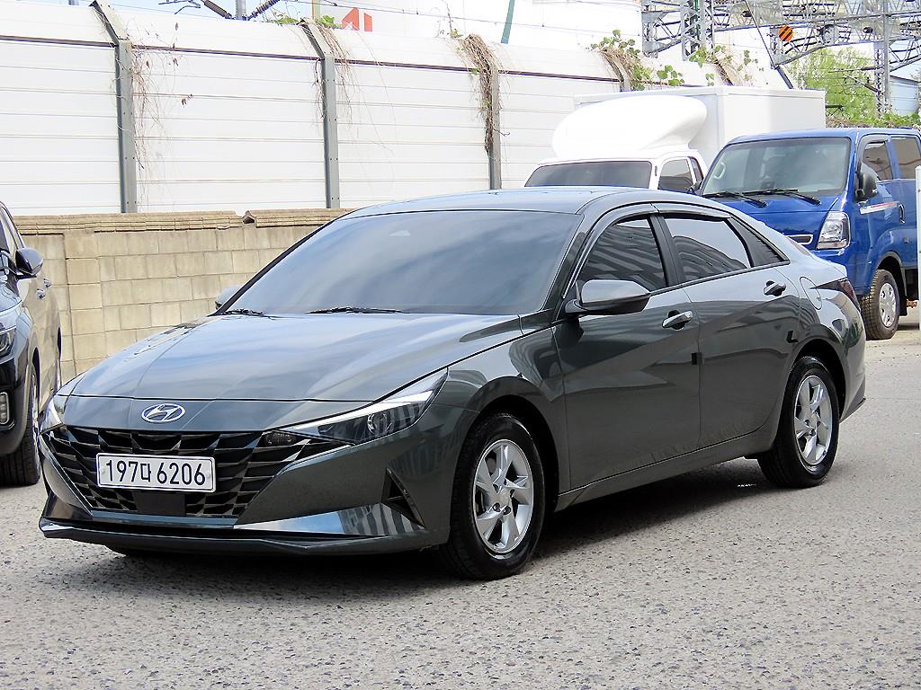 HYUNDAI Avante - Vista 2
