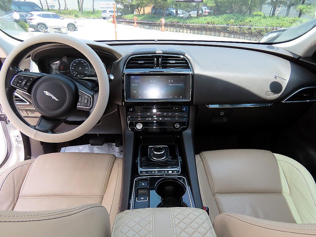 Jaguar F-PACE - Vista 7