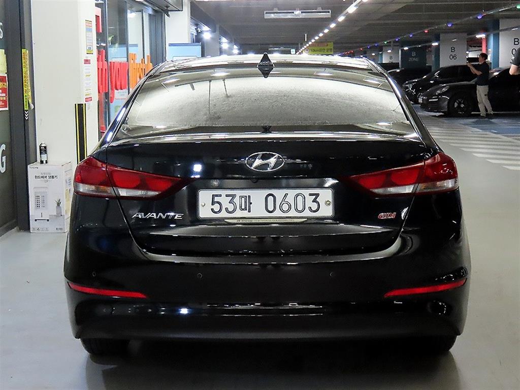 HYUNDAI Avante - Vista 5