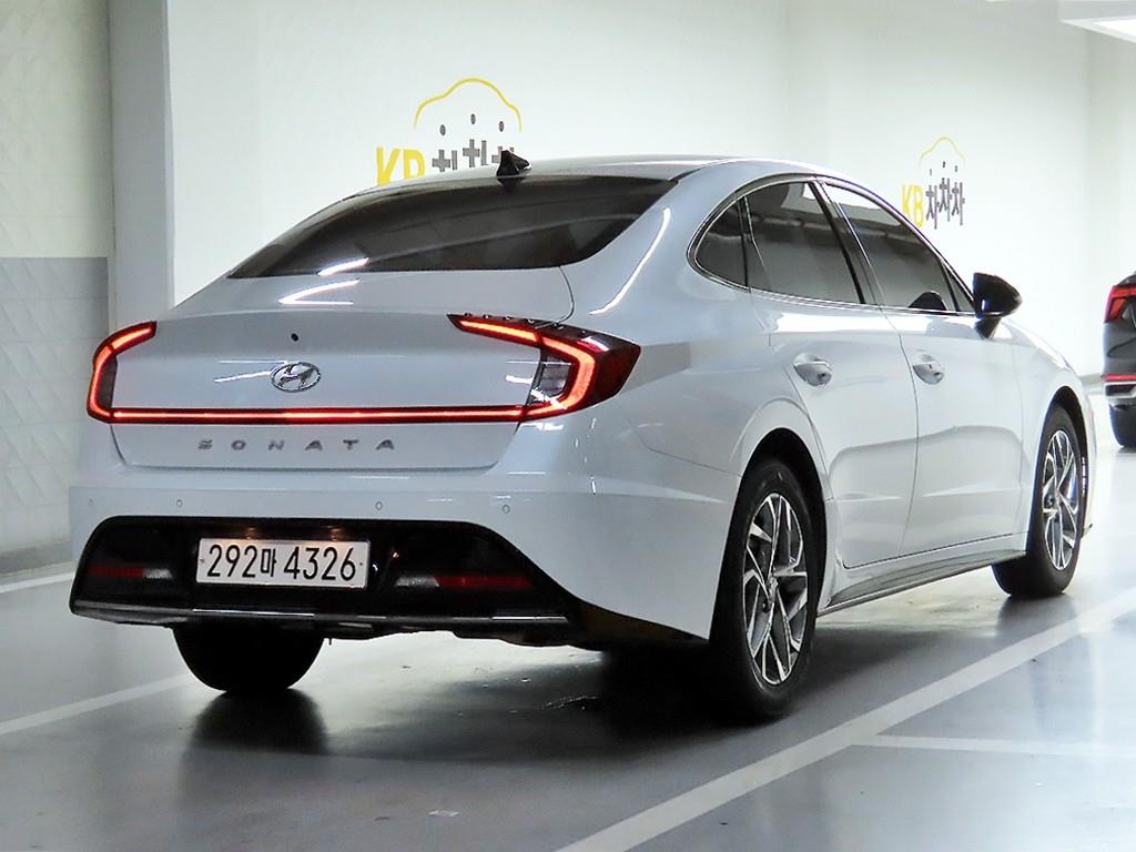 HYUNDAI Sonata - Vista 4