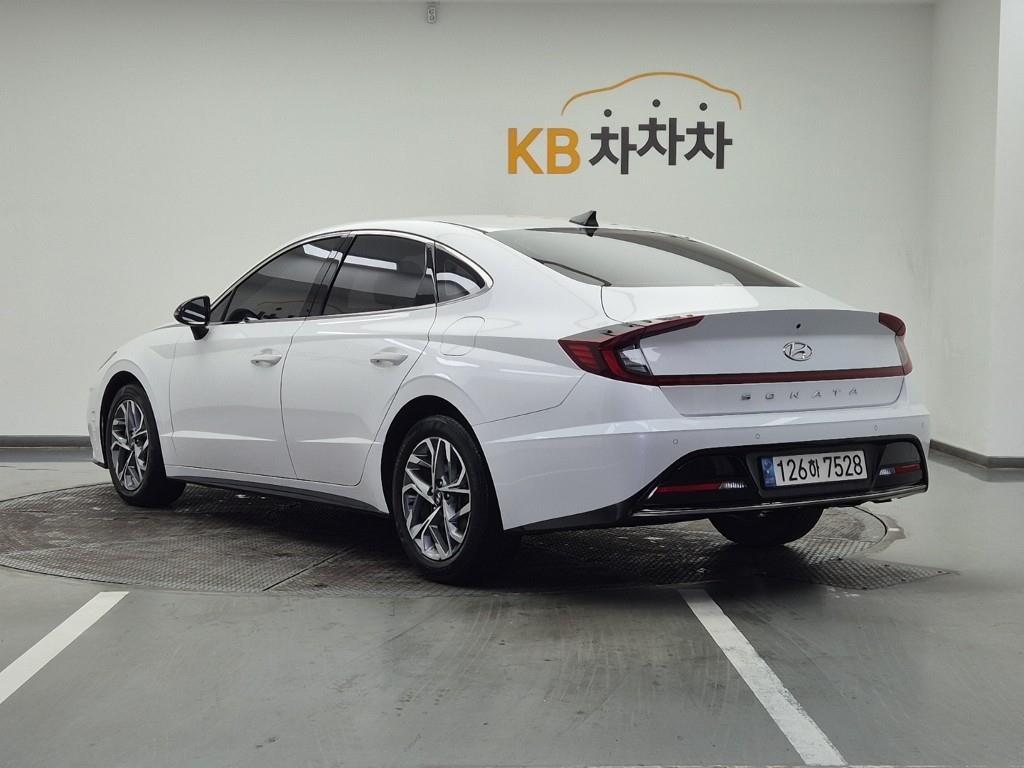 HYUNDAI Sonata - Vista 3