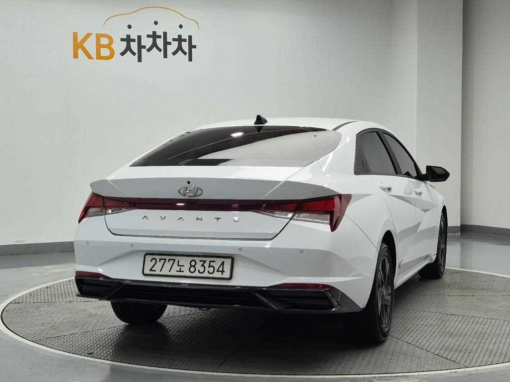 HYUNDAI Avante - Vista 3