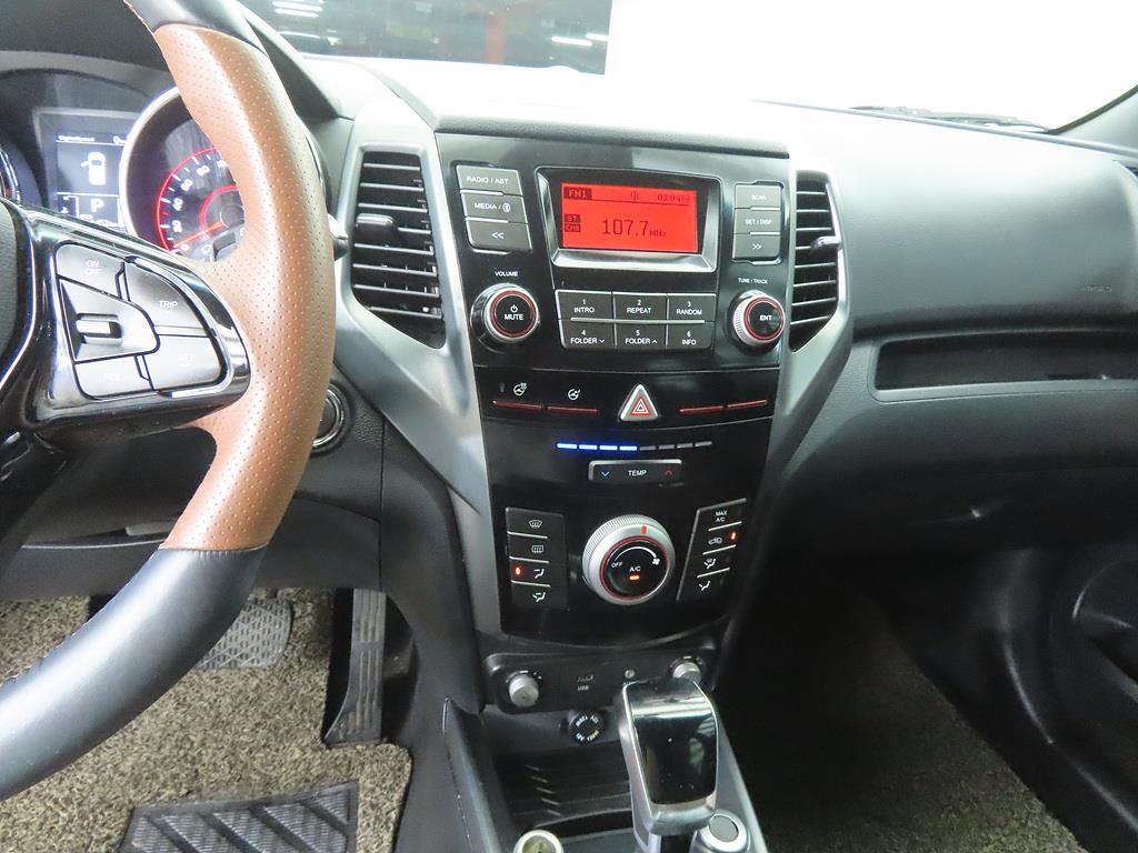 Ssangyong Tivoli - Vista 10