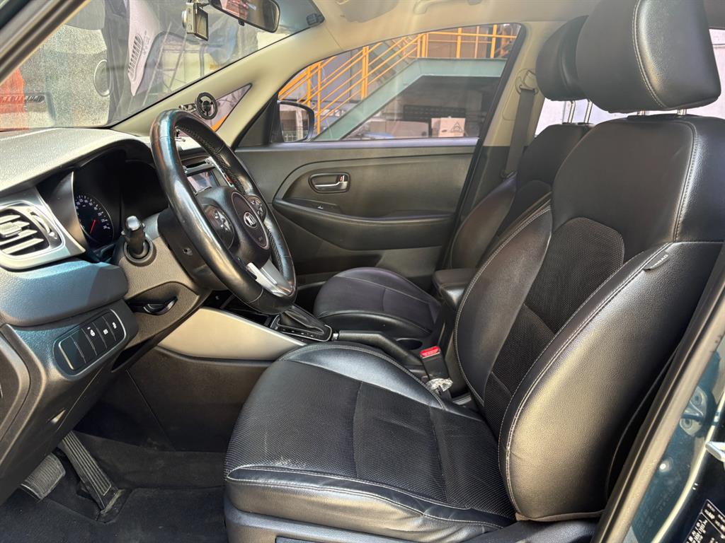KIA Carens - Vista 10
